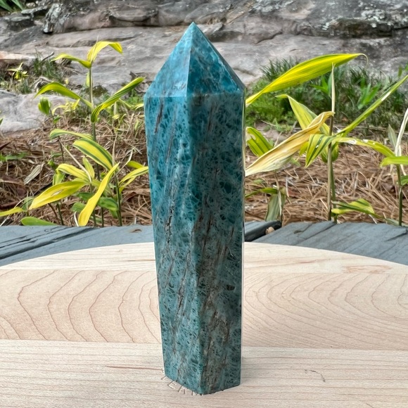 Blue apatite crystal tower - Picture 4 of 7